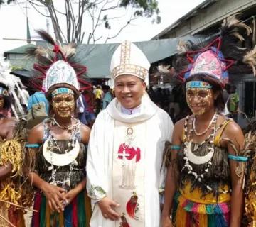 1 Bishop Peter flanked by a few dancers 360x320